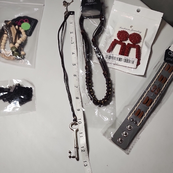 Assorted Jewelry Set with Key Pendant - Picture 3 of 4